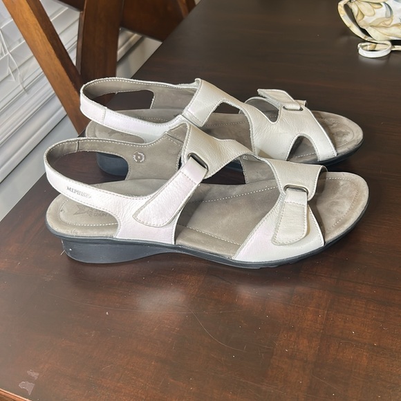 Mephisto Womens Paris Leather White Sandals
size EU 42 - Picture 14 of 17
